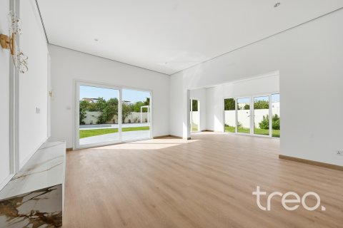 Vilë në Meadows, Dubai, Emiratet e Bashkuara Arabe 5 dhoma gjumi, 84.17 m2. № 755471 - Foto 3