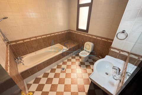 Vilë në Jumeirah, Dubai, Emiratet e Bashkuara Arabe 4 dhoma gjumi, 278.7 m2. № 616201 - Foto 16