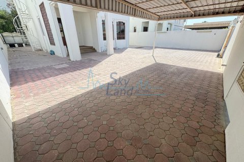 Vilë në Jumeirah, Dubai, Emiratet e Bashkuara Arabe 4 dhoma gjumi, 278.7 m2. № 616201 - Foto 3