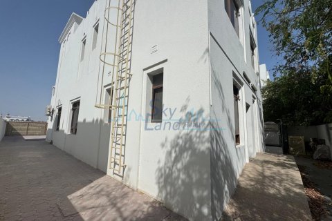 Vilë në Jumeirah, Dubai, Emiratet e Bashkuara Arabe 4 dhoma gjumi, 278.7 m2. № 616201 - Foto 2