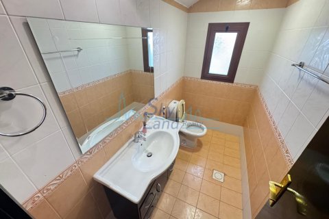 Vilë në Jumeirah, Dubai, Emiratet e Bashkuara Arabe 4 dhoma gjumi, 278.7 m2. № 616201 - Foto 12