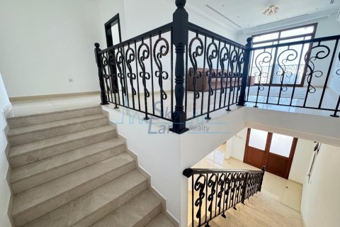 Vilë në Jumeirah, Dubai, Emiratet e Bashkuara Arabe 4 dhoma gjumi, 278.7 m2. № 616201 - Foto 5