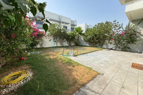 Vila v Umm Suqeim, Dubai, SAE 3 ložnice, 371.6 m² Č.: 616200 - fotografie 2