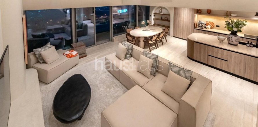 Apartment in International City, Dubai, UAE 2 bedrooms, 220 sq.m. № 626235