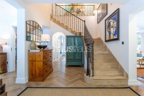 Vila di Dubai Sports City, UAE 5 bilik tidur, 446 meter persegi № 626182 - foto 12