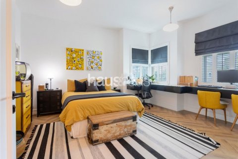 Vila di Dubai Sports City, UAE 5 bilik tidur, 446 meter persegi № 626182 - foto 17
