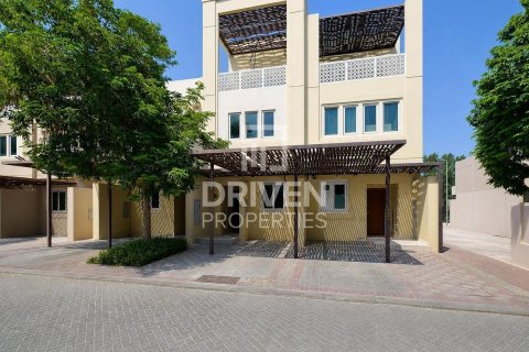 טאונהאוס להשכרה ב Dubai Waterfront, Dubai, איחוד האמירויות 3 חדרי שינה, 95.04 מ"ר, מספר 768474 - תמונה 1