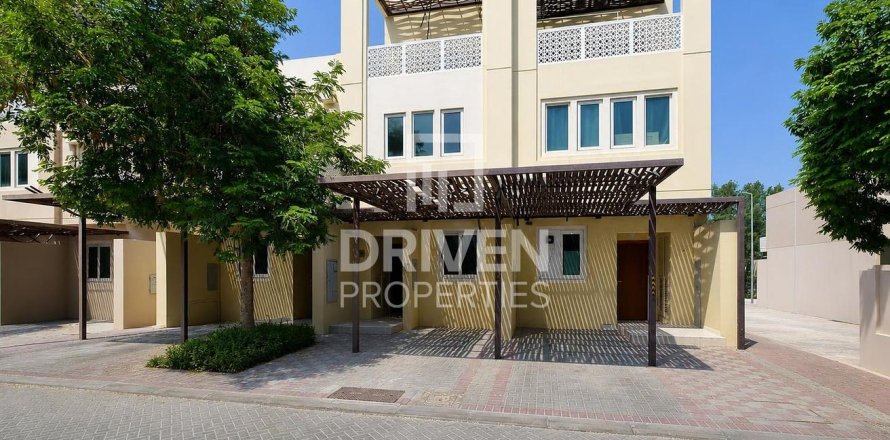 טאונהאוס ב Dubai Waterfront, Dubai, איחוד האמירויות 3 חדרי שינה, 95.04 מ"ר מספר 768474