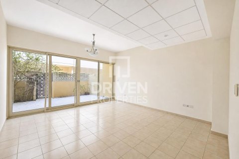 טאונהאוס להשכרה ב Dubai Waterfront, Dubai, איחוד האמירויות 3 חדרי שינה, 95.04 מ"ר, מספר 768474 - תמונה 2