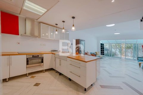 Снять в аренду таунхаус в Al Reef, Абу-Даби, ОАЭ 3 спальни, 174м2, № 614559 - фото 2