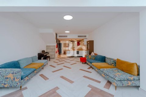 Снять в аренду таунхаус в Al Reef, Абу-Даби, ОАЭ 3 спальни, 174м2, № 614559 - фото 1