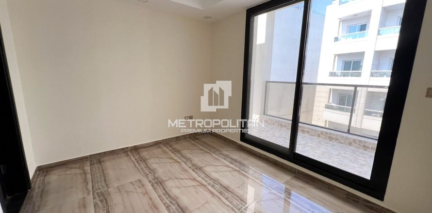 Kaupunkipientalo Jumeirah Village Circle, Dubai, Arabiemiraatit 4 makuuhuonetta, 310 m2 № 664647