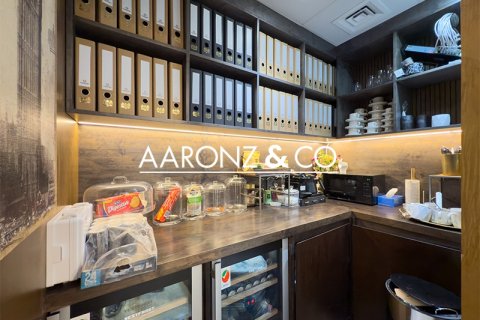 Pejabat di Jumeirah Lake Towers, Dubai, UAE 230 meter persegi № 670505 - foto 2