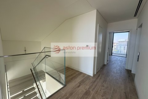 Villa en alquiler en Nadd Al Sheba, Dubai, EAU 5 dormitorios, 603 m2 № 693634 - foto 13