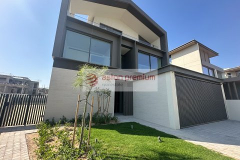 Villa en Nadd Al Sheba, Dubai, EAU 5 dormitorios, 603 m² № 693634