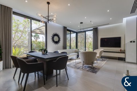 Купить виллу в Джумейра Вилладж Серкл, Дубай, ОАЭ 4 спальни, 402м2, № 666525 - фото 1