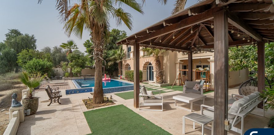 Huvila Dubai Sports City, Dubai, Arabiemiraatit 5 makuuhuonetta, 542 m2 № 666528