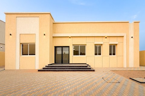 Willa w Al Aweer, Dubai, ZEA 4 sypialnie, 744.73 mkw. nr 754421
