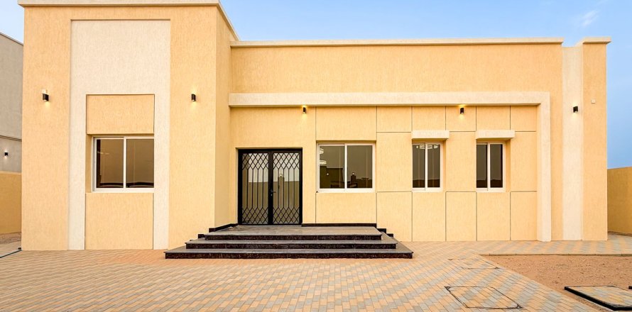 Willa w Al Aweer, Dubai, ZEA 4 sypialnie, 744.73 mkw. nr 754421