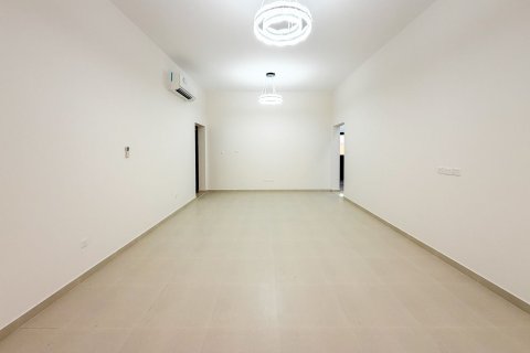 Willa do wynajęcia w Al Aweer, Dubai, ZEA 4 sypialnie, 744.73 mkw., nr 754421 - zdjęcie 2