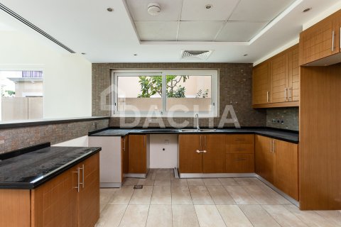 Villa till försäljning i Jumeirah Park, Dubai, UAE 4 sovrum, 455 kvm Nr. 706639 - fotografi 4