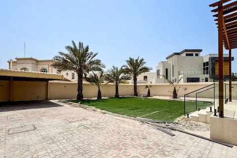 Dubai, UAE의 임대용 빌라 침실 4개, 557.42제곱미터 번호 764316 - 사진 3
