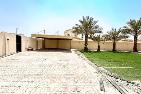 Dubai, UAE의 임대용 빌라 침실 4개, 557.42제곱미터 번호 764316 - 사진 13