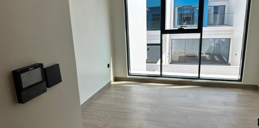 Városi lakóépület itt: Dubai, EAE, 5 hálószoba, 306 m², azonosító: 720442