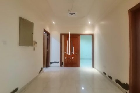 Üürile anda korter asukohaga Al Khalidiya, Abu Dhabi, AÜE: 3 magamistoaga, 174.5 m² Nr 572772 - pilt 7