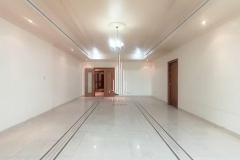 Üürile anda korter asukohaga Al Khalidiya, Abu Dhabi, AÜE: 3 magamistoaga, 174.5 m² Nr 572772 - pilt 2