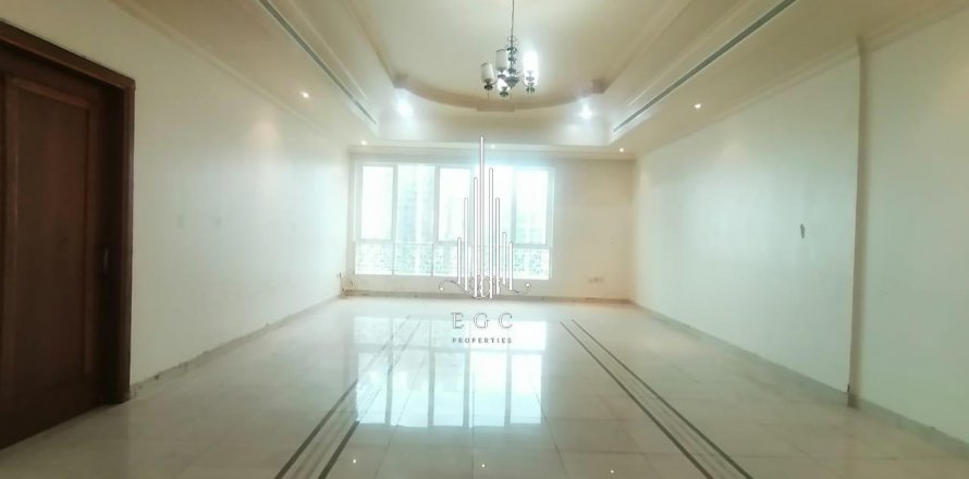 Korter asukohaga Al Khalidiya, Abu Dhabi, AÜE: 3 magamistoaga, 174.5 m² Nr 572772