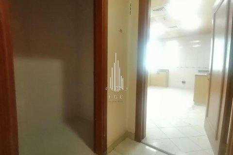 Üürile anda korter asukohaga Al Khalidiya, Abu Dhabi, AÜE: 3 magamistoaga, 174.5 m² Nr 572772 - pilt 12