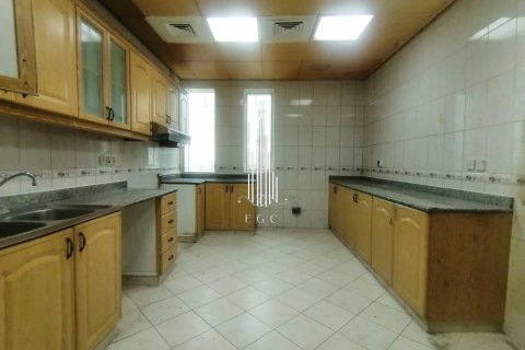 Üürile anda korter asukohaga Al Khalidiya, Abu Dhabi, AÜE: 3 magamistoaga, 174.5 m² Nr 572772 - pilt 15