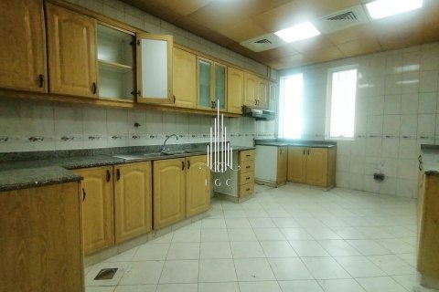 Üürile anda korter asukohaga Al Khalidiya, Abu Dhabi, AÜE: 3 magamistoaga, 174.5 m² Nr 572772 - pilt 16