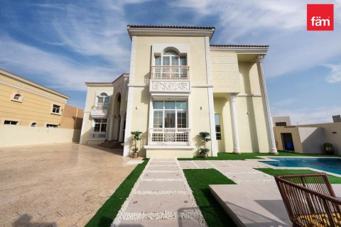 Villa te koop in Dubai, VAE 5 slaapkamers, 1073.2 vr.m., nr 659217 - foto 30