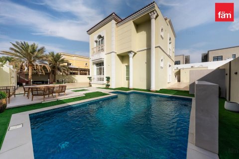 Villa te koop in Dubai, VAE 5 slaapkamers, 1073.2 vr.m., nr 659217 - foto 2