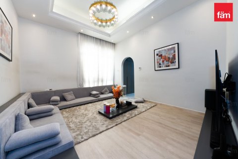 Villa te koop in Dubai, VAE 5 slaapkamers, 1073.2 vr.m., nr 659217 - foto 16