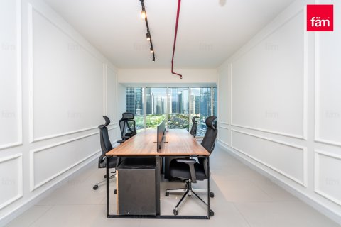 Dubai, UAE의 사무실 155.4제곱미터 번호 694201