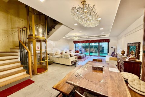 Villa en venta en Jumeirah Village Circle, Dubai, EAU 4 dormitorios, 169 m2 № 719131 - foto 1