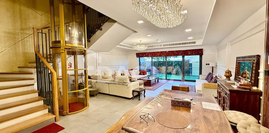 Villa en Jumeirah Village Circle, Dubai, EAU 4 dormitorios, 169 m² № 719131