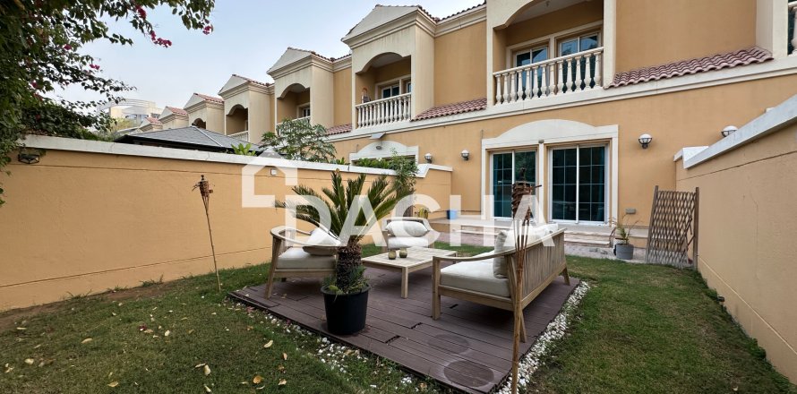 Radový dom v Jumeirah Village Triangle, Dubai, SAE 1 spálňa, 152 m2 č. 719132