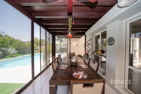 Villa para arrendamento em Meadows, Dubai, EAU 4 quartos, 540 m2 № 738258 - foto 15