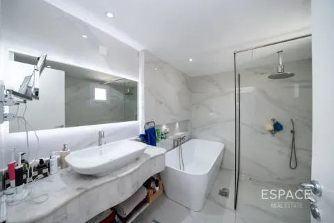 Villa para arrendamento em Meadows, Dubai, EAU 4 quartos, 540 m2 № 738258 - foto 7