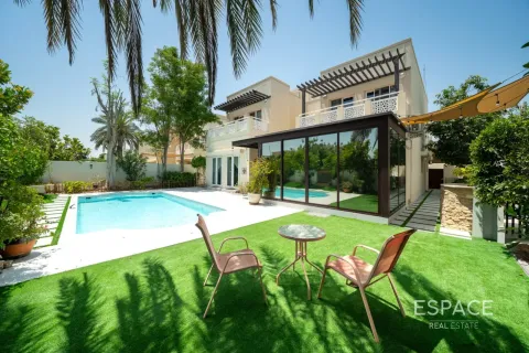 Villa para arrendamento em Meadows, Dubai, EAU 4 quartos, 540 m2 № 738258 - foto 1