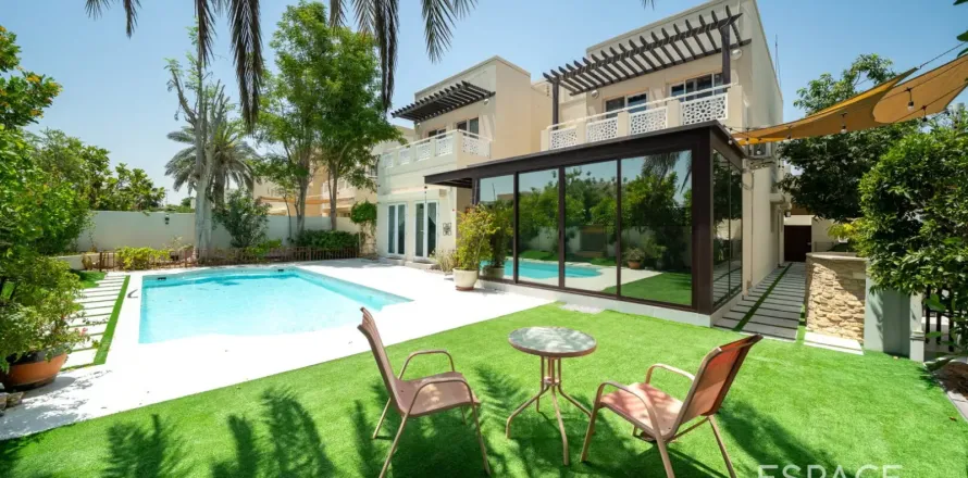 Villa em Meadows, Dubai, EAU 4 quartos, 540 m2 № 738258