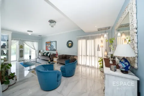 Villa para arrendamento em Meadows, Dubai, EAU 4 quartos, 540 m2 № 738258 - foto 4