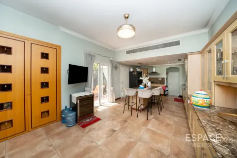 Villa para arrendamento em Meadows, Dubai, EAU 4 quartos, 540 m2 № 738258 - foto 8