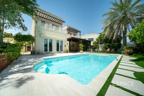 Villa para arrendamento em Meadows, Dubai, EAU 4 quartos, 540 m2 № 738258 - foto 2