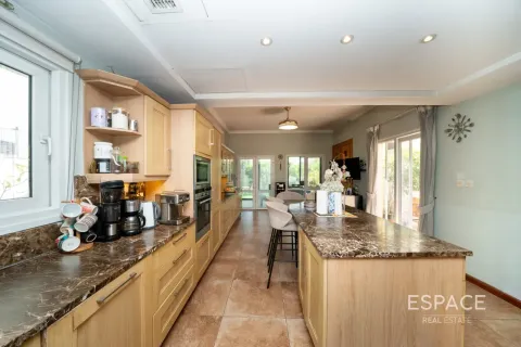 Villa para arrendamento em Meadows, Dubai, EAU 4 quartos, 540 m2 № 738258 - foto 5
