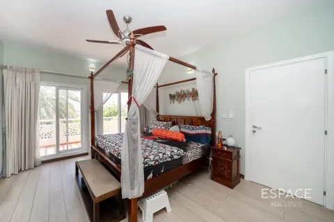 Villa para arrendamento em Meadows, Dubai, EAU 4 quartos, 540 m2 № 738258 - foto 11